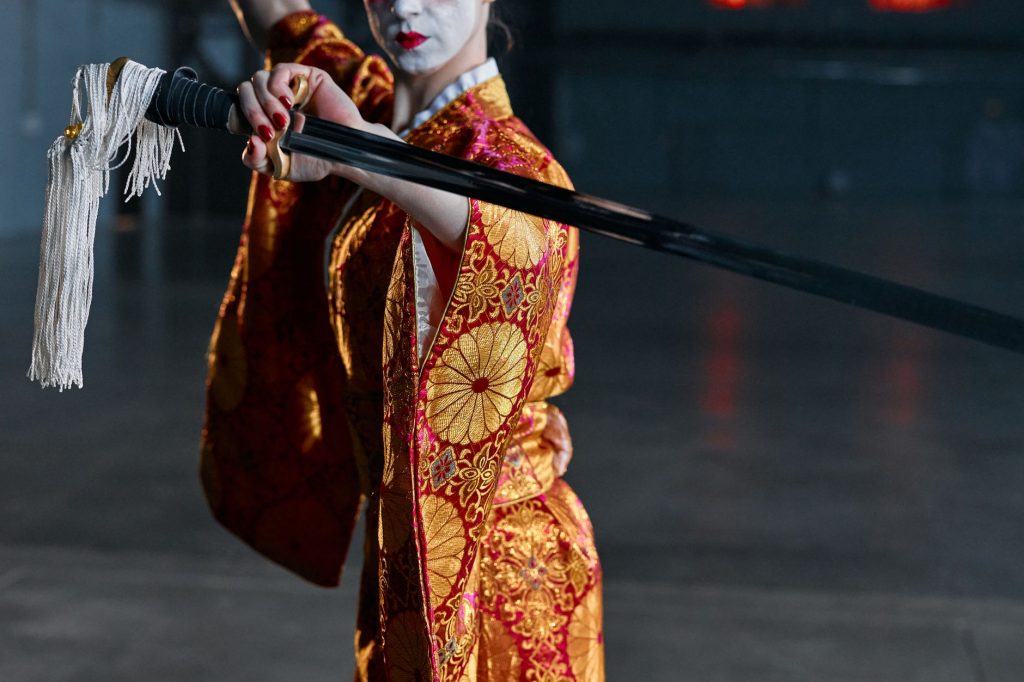 Lame de sabre japonais évoquant l'art du bretteur de Muichiro Tokito