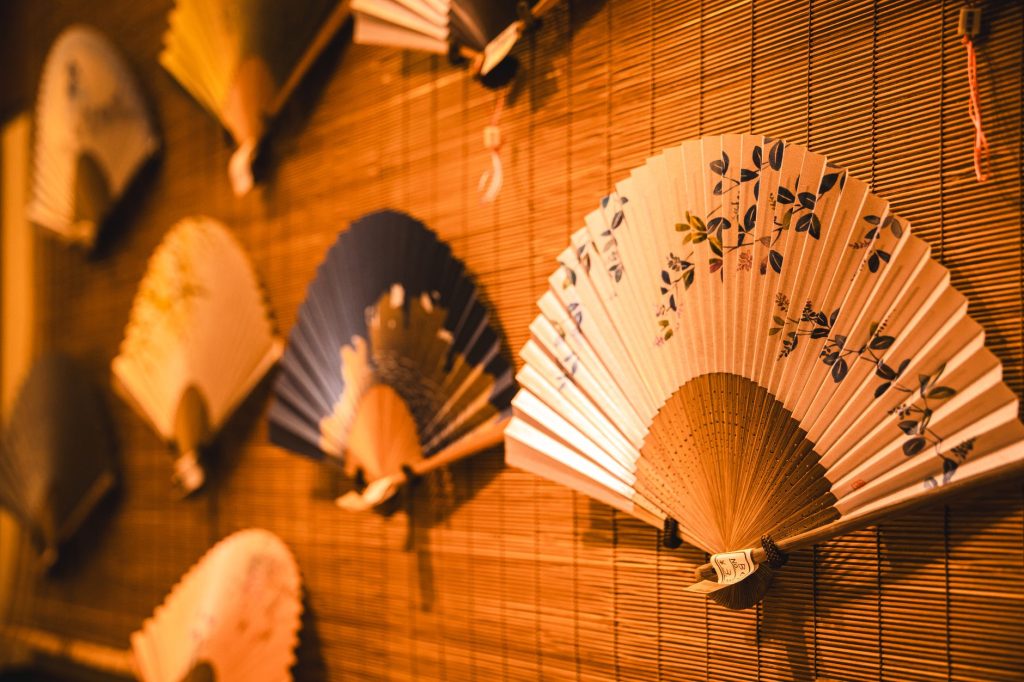 Interieur de temple japonais traditionnel evoquant le Culte du Voeu Eternel