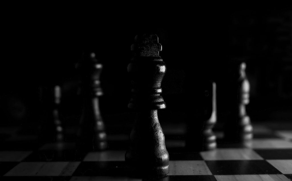 Un plateau d'échecs, image du duel stratégique entre L et Light Yagami